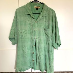 🌴Tommy Bahama short sleeve button down🌴